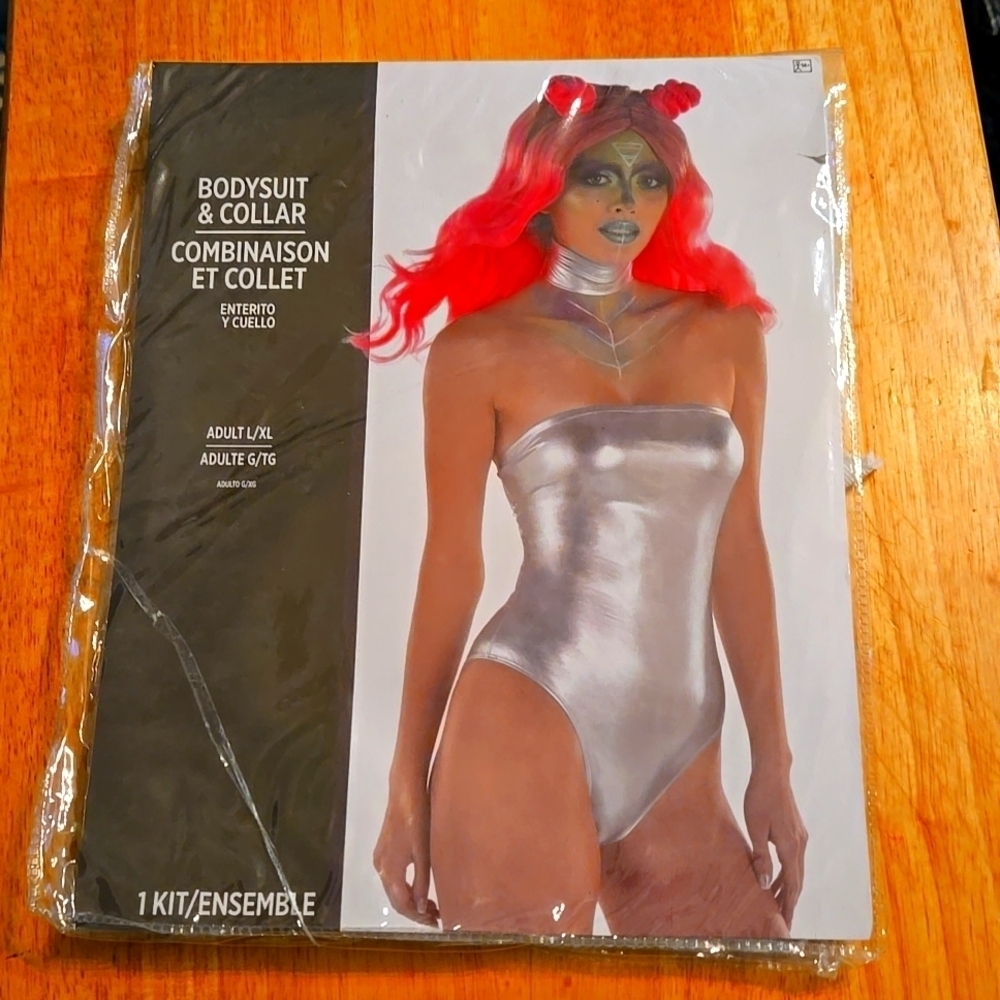 NIB Bodysuit and Collar set Only S/M  & L/XL